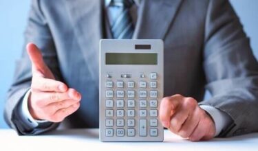 ファクタリング手数料の計算方法を知っておけば安心!?コストを抑えて資金調達する方法