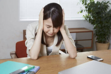 住宅ローン返済中に病気や怪我などで働けなくなったらどうなる？自宅を売られるのを待つしかいないのか？